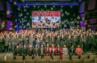 Photo 1 : Cérémonie de remise des diplômes de l'EM Strasbourg
